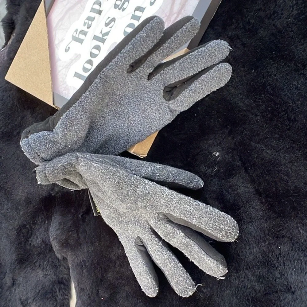 NWOT Heat Saver Gray and Black Fleece Gloves Lined Small Boys 5